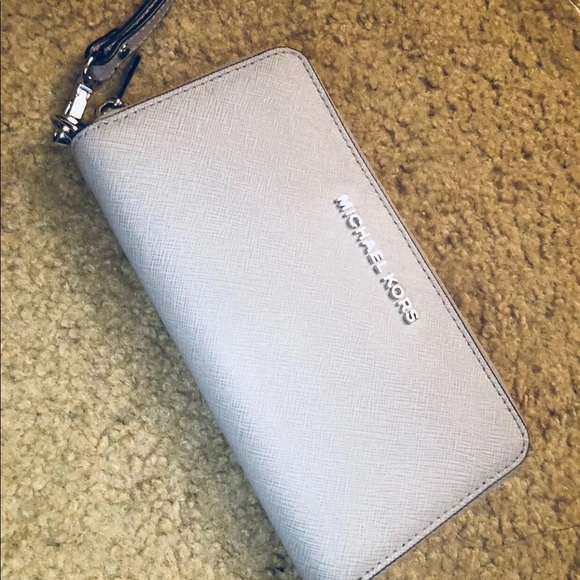 Michael Kors Handbags - Michael Kors Wallet